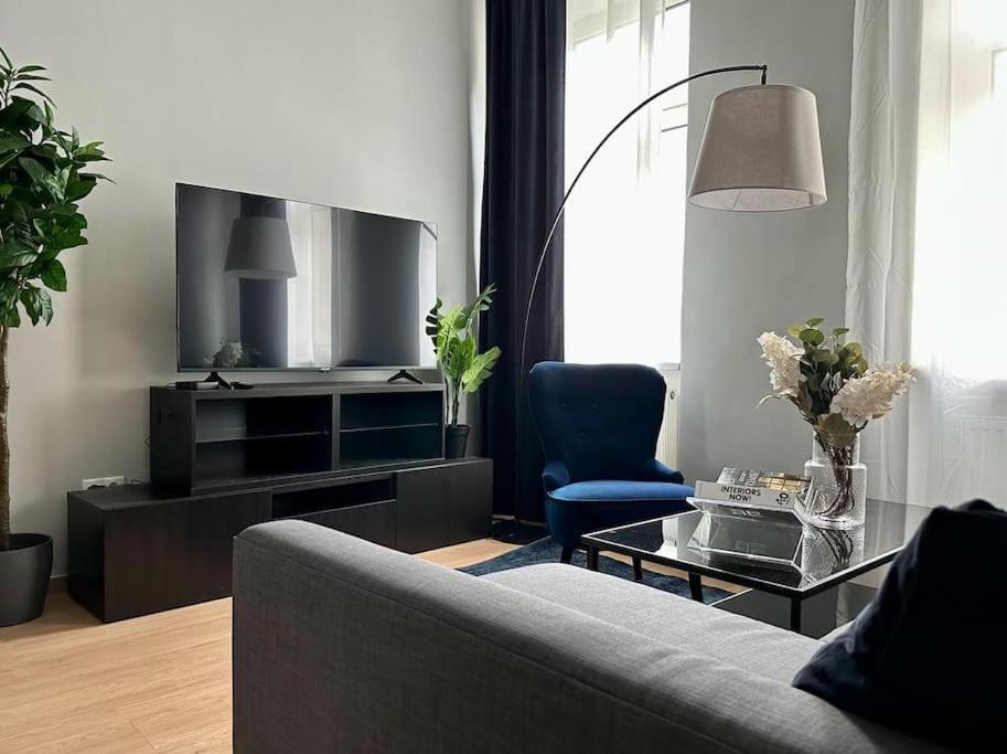 Very Spacious 4br Close To Matzleinsdorferplatz Apartament *