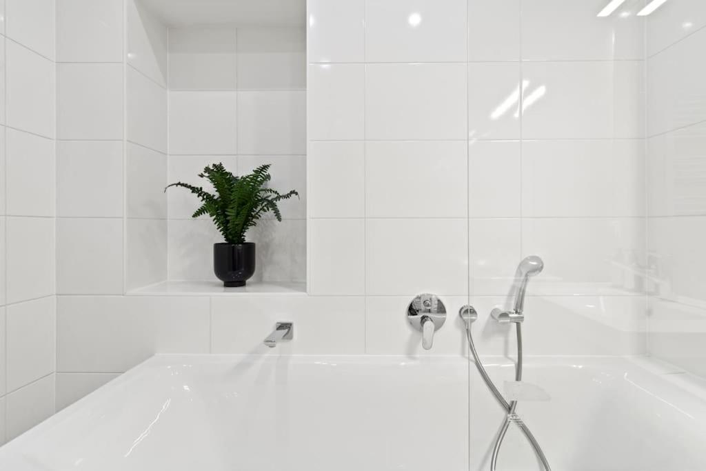Very Spacious 4br Close To Matzleinsdorferplatz Viena