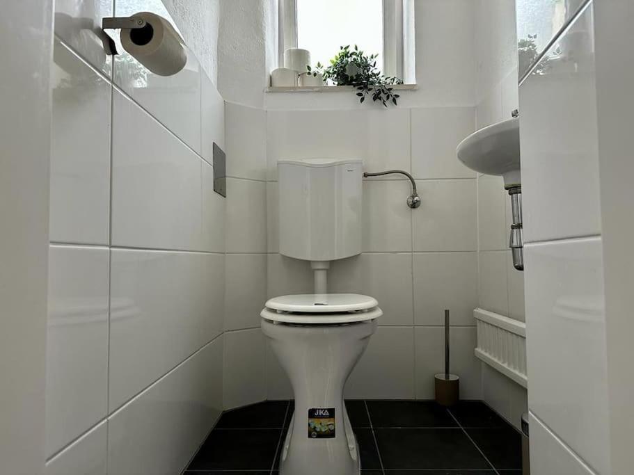 Very Spacious 4br Close To Matzleinsdorferplatz Apartament