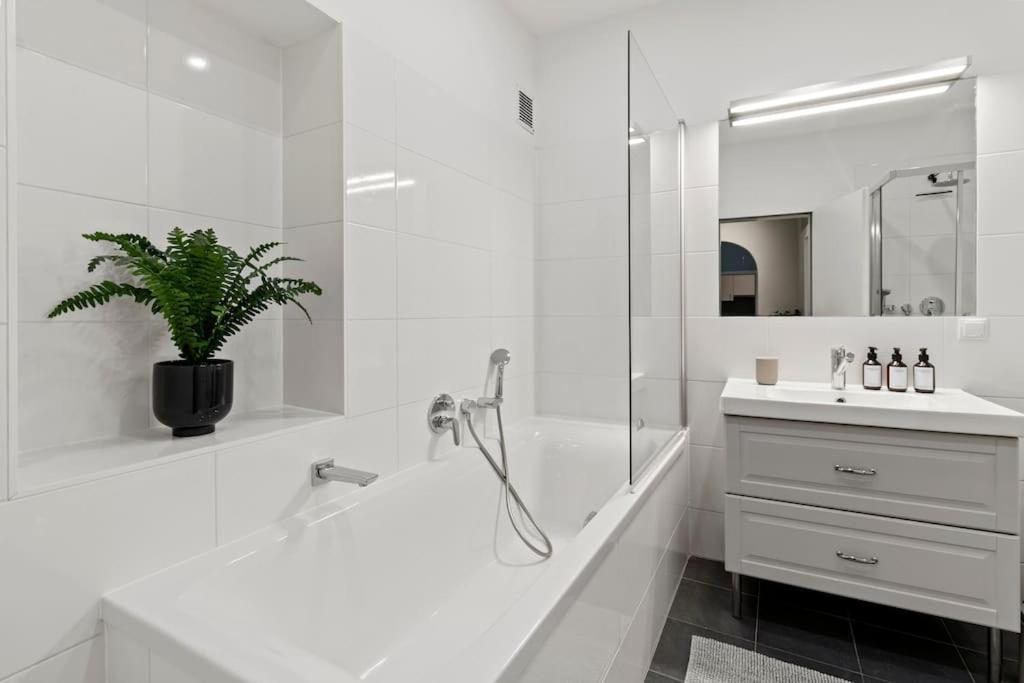 Very Spacious 4br Close To Matzleinsdorferplatz Apartament *